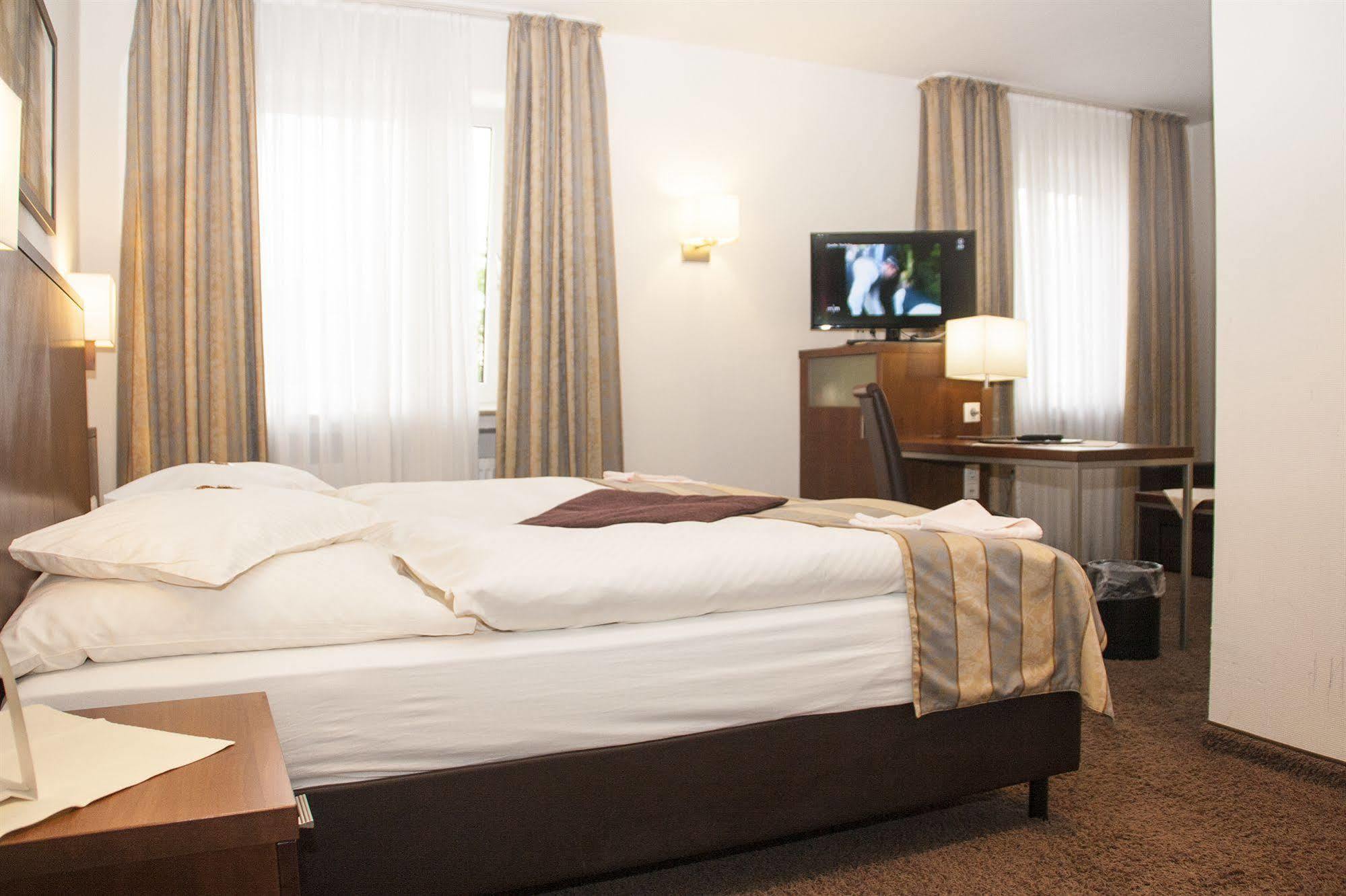 Hotel Zum Adler Bonn Ngoại thất bức ảnh