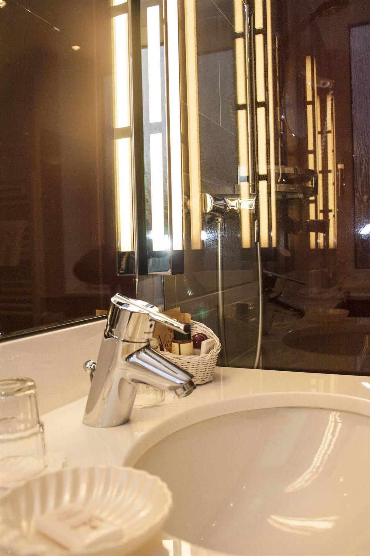 Hotel Zum Adler Bonn Ngoại thất bức ảnh