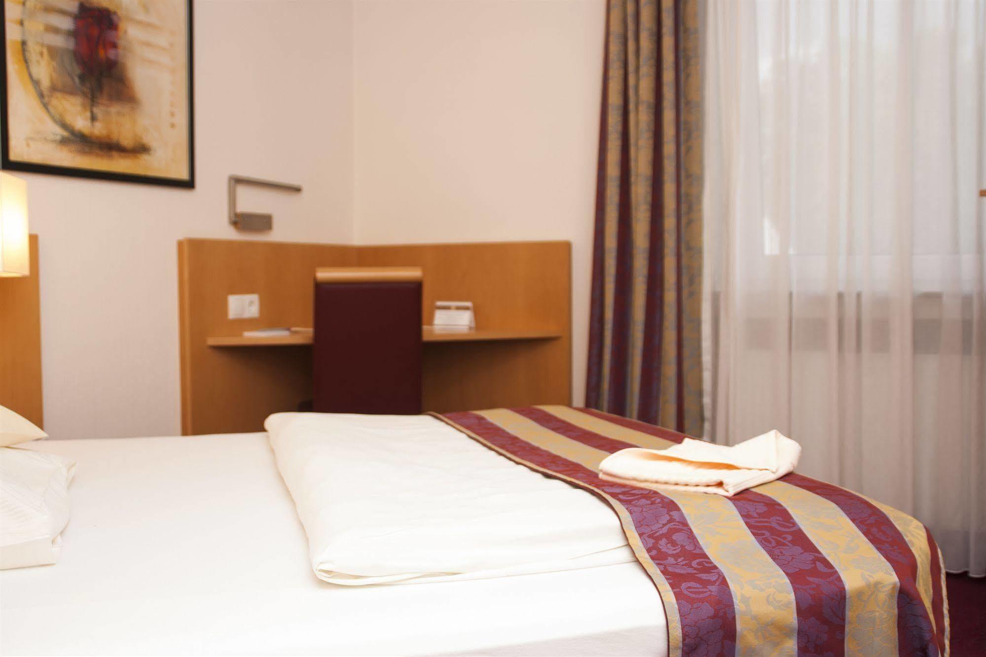 Hotel Zum Adler Bonn Ngoại thất bức ảnh