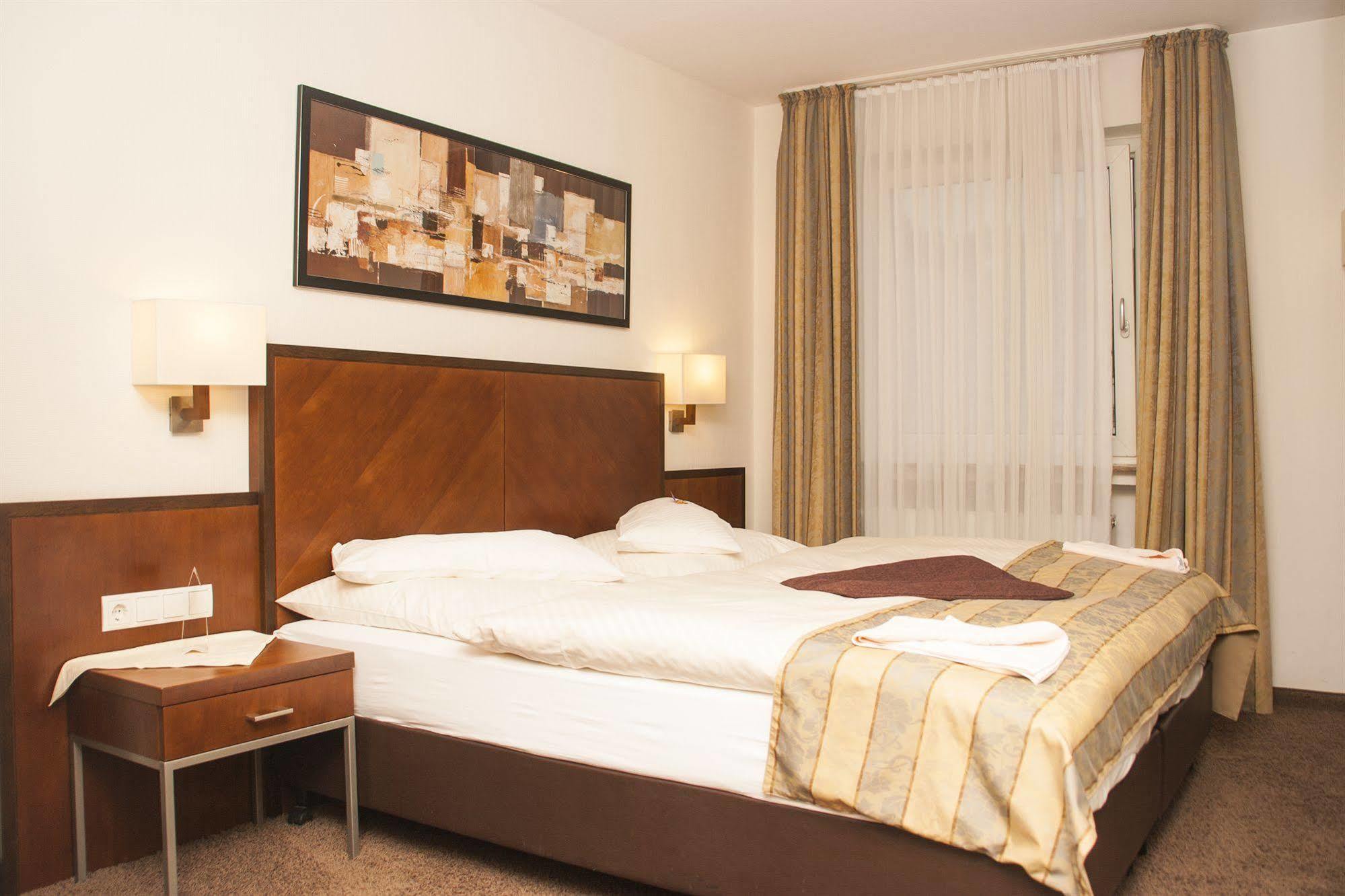 Hotel Zum Adler Bonn Ngoại thất bức ảnh